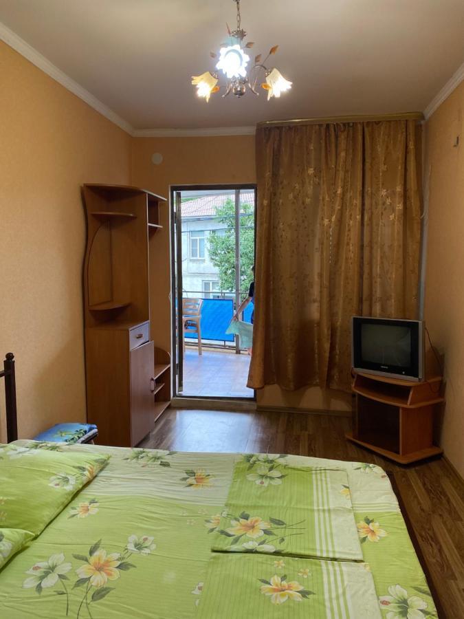 Семейный Дворик סוקהום מראה חיצוני תמונה